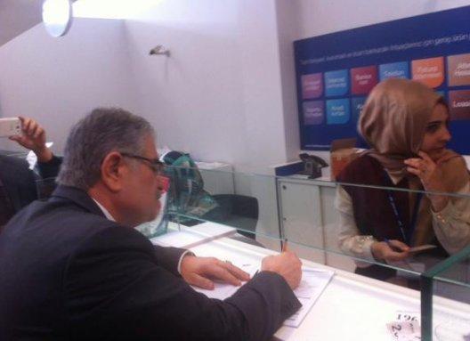 İdris Naim soluğu Bank Asya'da aldı