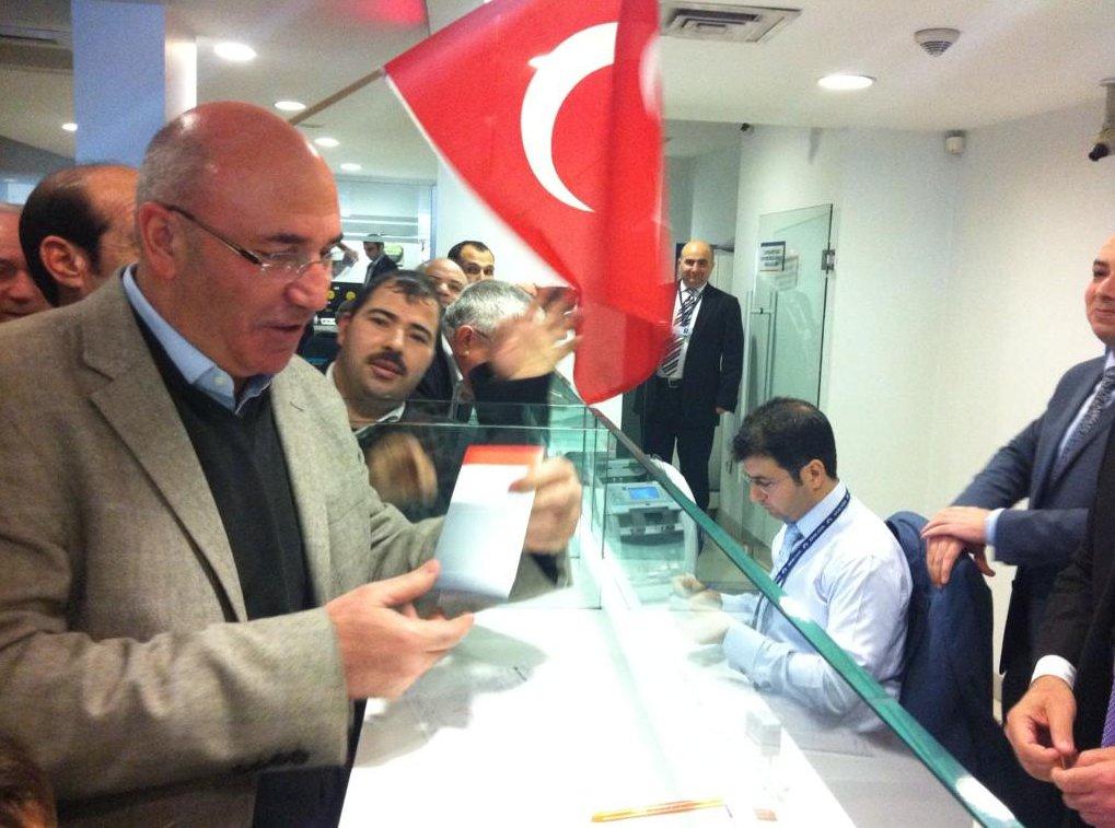 CHP'li Mahmut Tanal Bank Asya'da hesap açtı