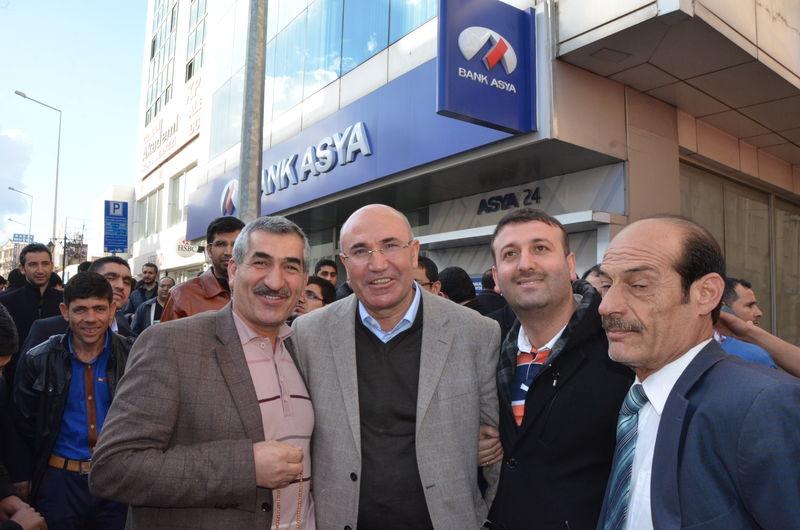 CHP'li Mahmut Tanal Bank Asya'da hesap açtı