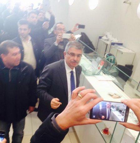 İdris Naim soluğu Bank Asya'da aldı