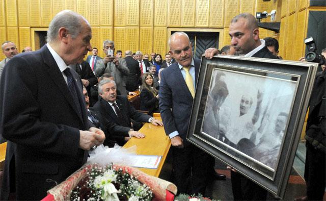 Devlet Bahçeli'ye Bozkurt yapan Atatürk fotoğrafı