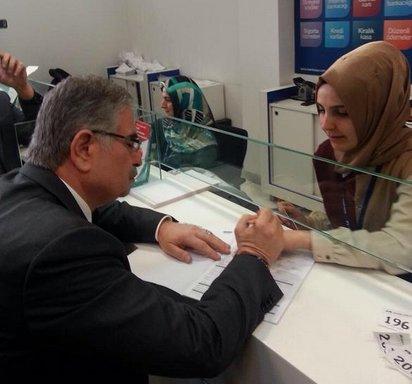 İdris Naim soluğu Bank Asya'da aldı