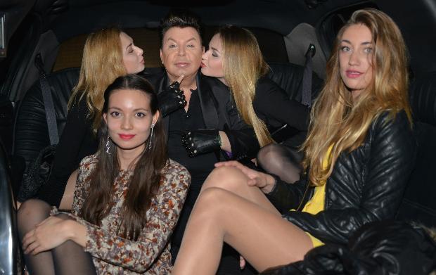 Kuşum Aydın bir araba dolusu kızla görüntülendi