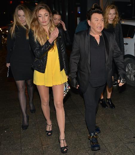 Kuşum Aydın bir araba dolusu kızla görüntülendi