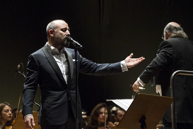 Halit Ergenç konser verdi