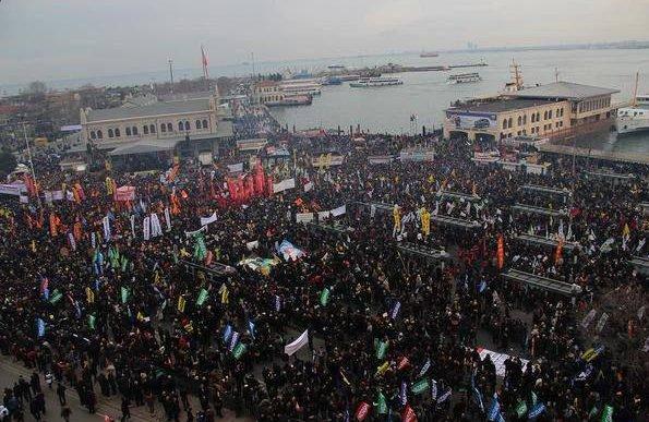 Aleviler laik eğitim istiyoruz diyerek eylem yaptı