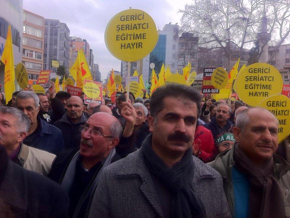 Aleviler laik eğitim istiyoruz diyerek eylem yaptı