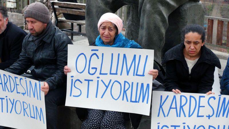 PKK'nın kaçırdığı oğlu için açlık grevi başlattı