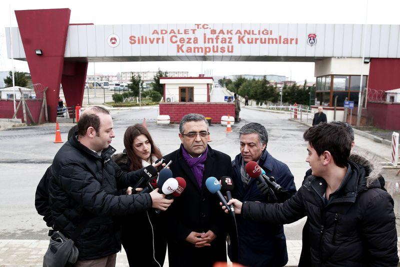 CHP milletvekilleri Hidayet Karaca için Silivri'ye gitti