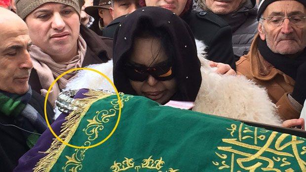 Müzeyyen Senar'ın cenaze töreni