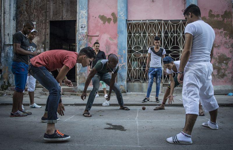 Apple devrimcilerin ülkesi Küba'ya girdi