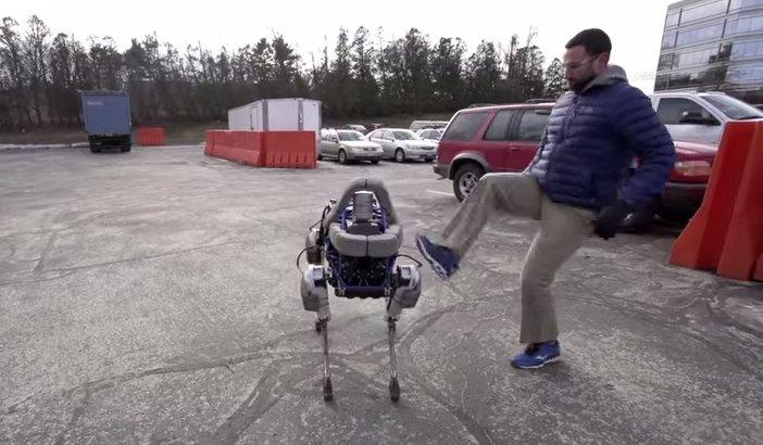 Amerika'da robot köpekler tanıtıldı