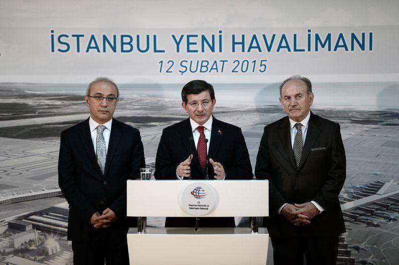 Başbakan Davutoğlu 3. Havalimanı inşaatını inceledi