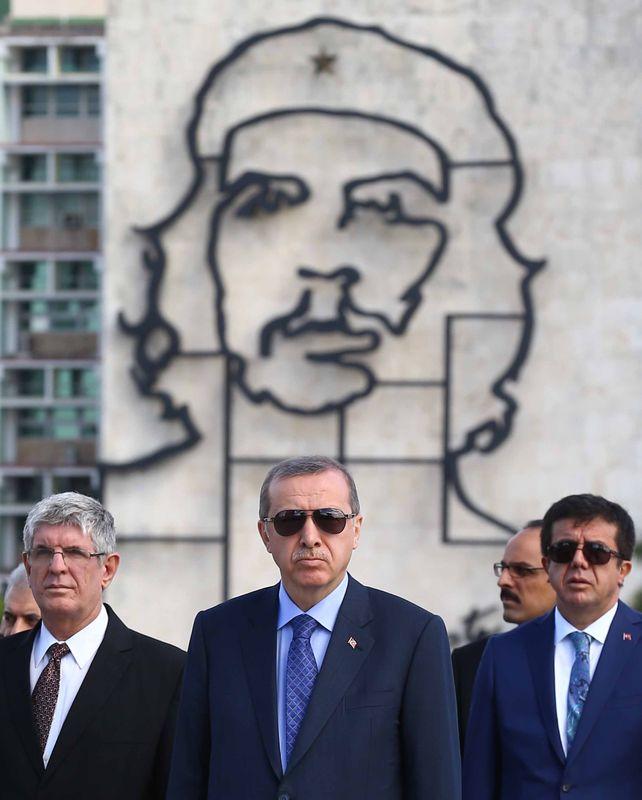 CHP Erdoğan'ın Küba fotoğrafını eleştirdi