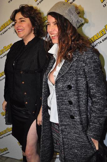 Beren Saat'in gala dekoltesi