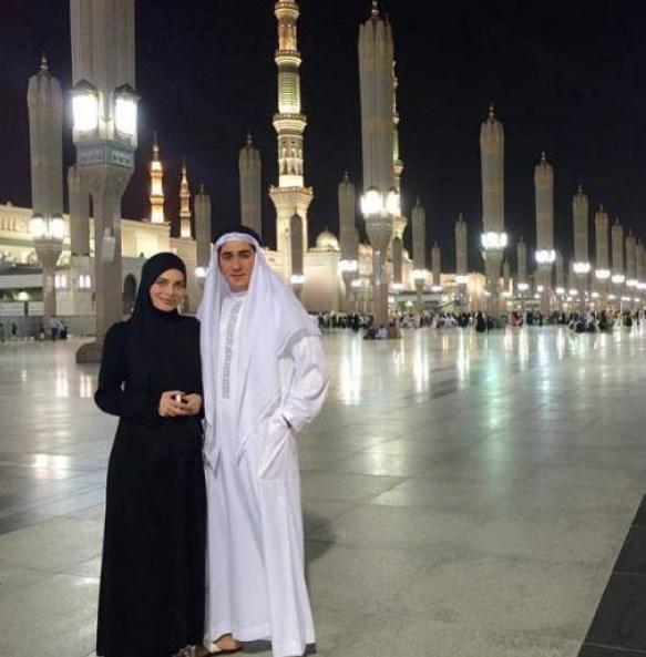 Ceren Hindistan Sevgililer Günü'nde umreye gitti