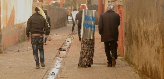 Etekli teröristler korucu evini bastı