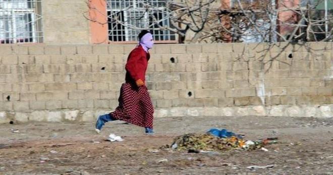 Etekli teröristler korucu evini bastı