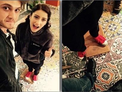 Hazal Kaya'dan takozlu fotoğraf
