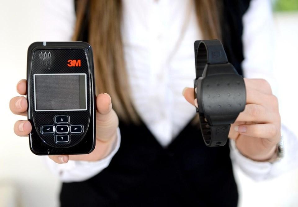 Ayşenur İslam elektronik bilekliği tanıttı