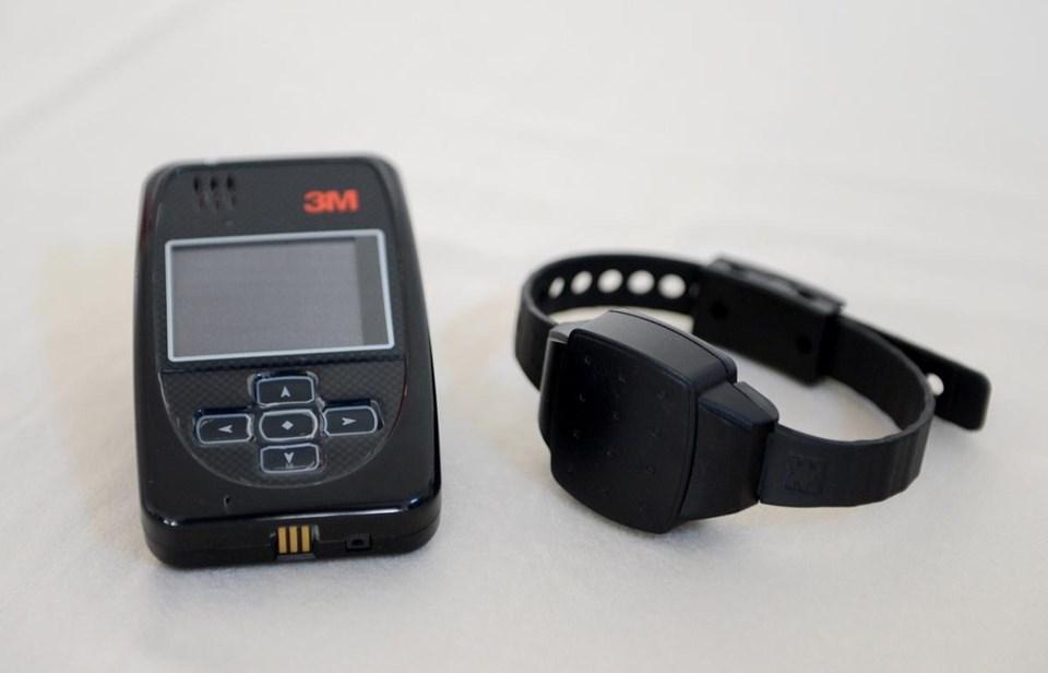 Ayşenur İslam elektronik bilekliği tanıttı