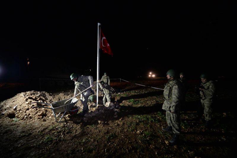 Genelkurmay: Türbe Eşme Köyü'ne nakledildi bayrak dikildi