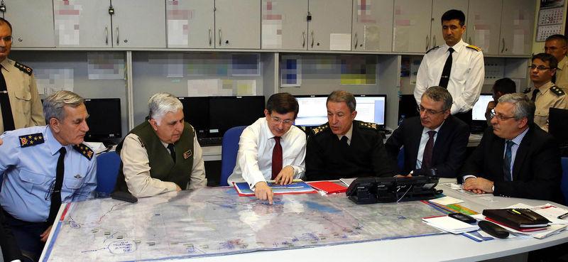 Başbakan Davutoğlu Şah Fırat Operasyonu'nu bizzat izledi