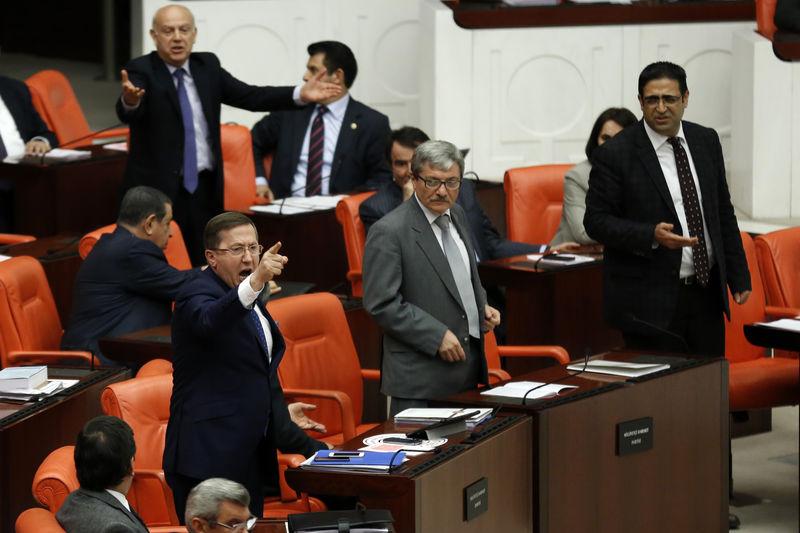 MHP'li Lütfü Türkkan'dan Bahçekapılı'ya çirkin sözler