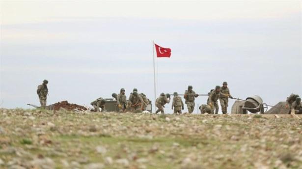 Türk bayrağı karşısında bulunan YPG bayrağı indirildi