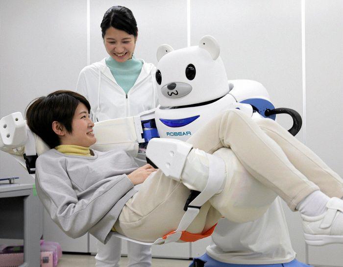 Japonya'da yürüyemeyen hastalar için robot üretildi