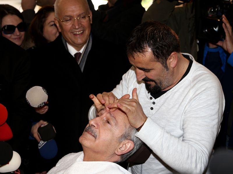 Kılıçdaroğlu piyango bileti aldı