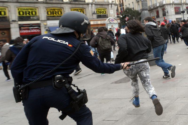 Madrid'de öğrenci eylemine polis müdahalesi