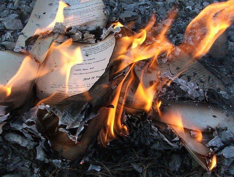 IŞİD Musul'daki bir müzede heykelleri yıktı