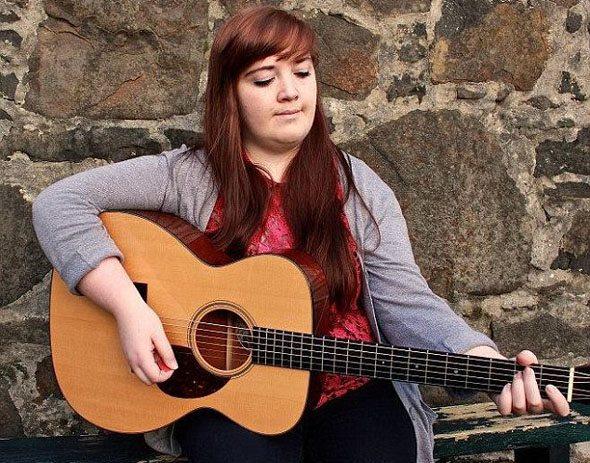 Dünyayı ikiye bölen elbise fotoğrafı