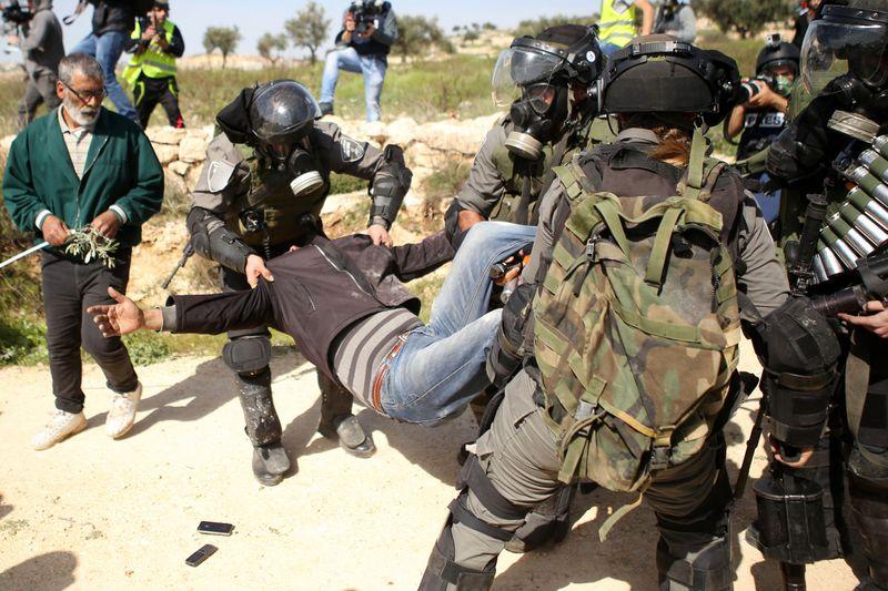 Batı Şeria'daki gösterilere sert müdahale