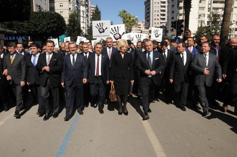 Fatih Terim uyuşturucu karşıtı yürüyüşe katıldı