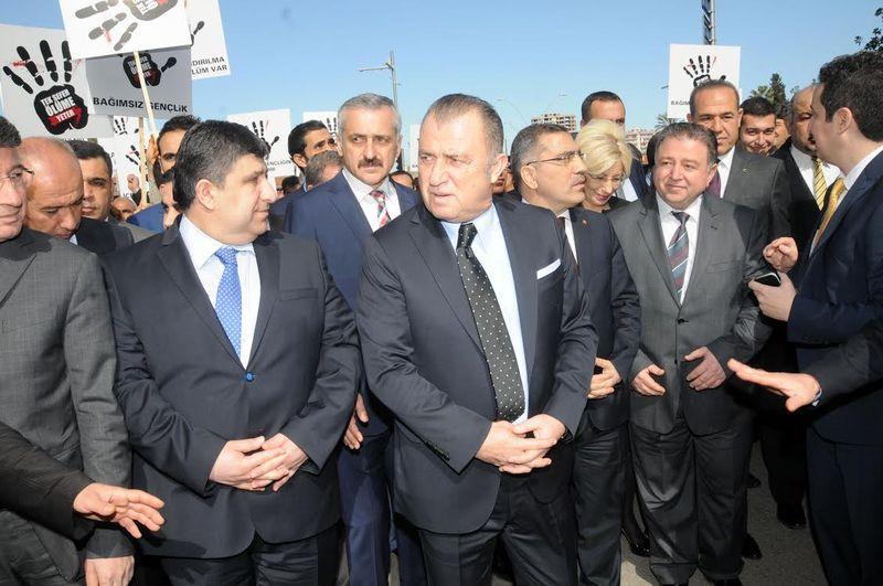 Fatih Terim uyuşturucu karşıtı yürüyüşe katıldı