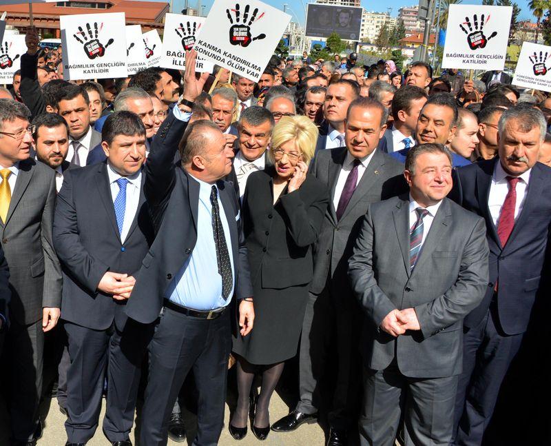 Fatih Terim uyuşturucu karşıtı yürüyüşe katıldı