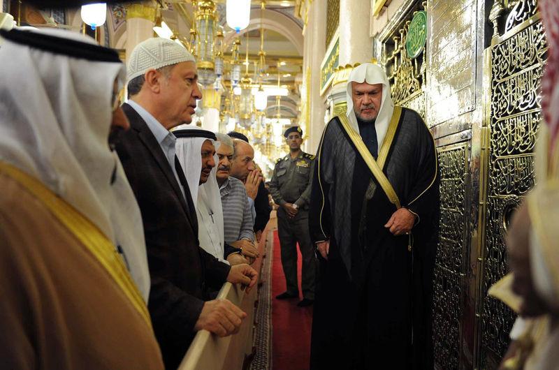 Cumhurbaşkanı Erdoğan Mescid-i Nebevi'de namaz kıldı