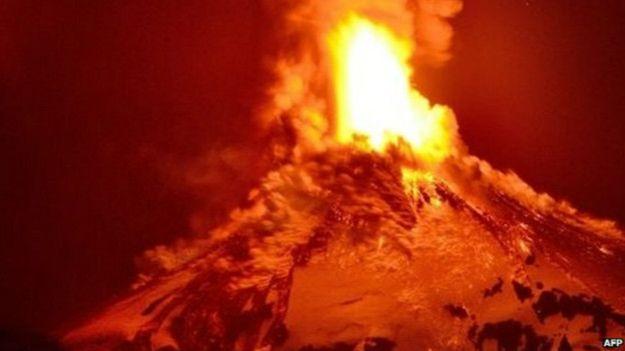 Şili'de yanardağ patladı