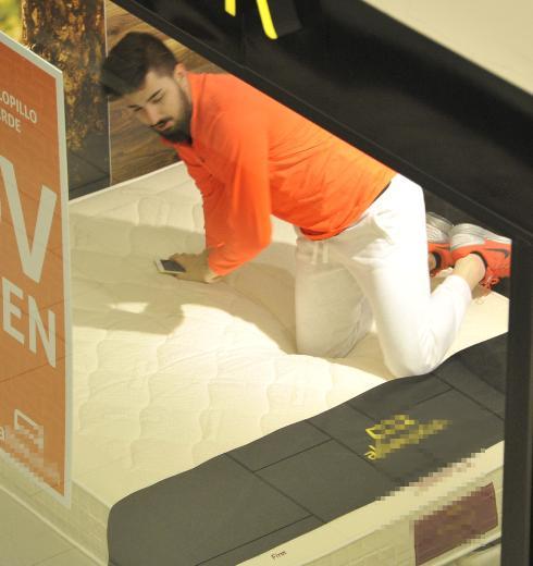 İdo Tatlıses yatak alışverişinde