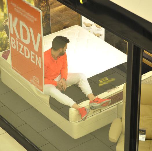 İdo Tatlıses yatak alışverişinde