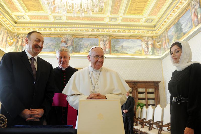 Aliyev Papa ile görüştü