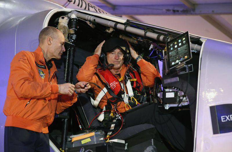 Solar Impulse 2 Dünya turuna başladı