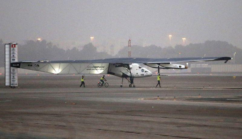 Solar Impulse 2 Dünya turuna başladı