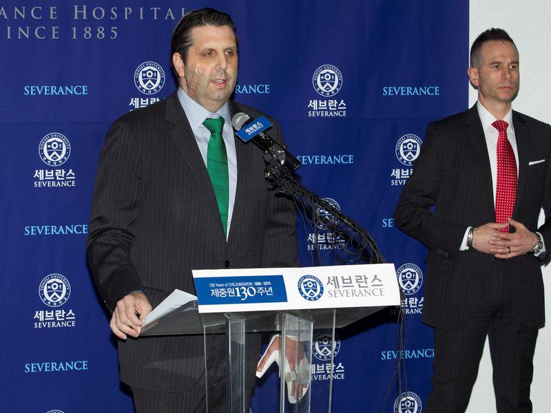 Amerikalı elçi Mark Lippert taburcu edildi