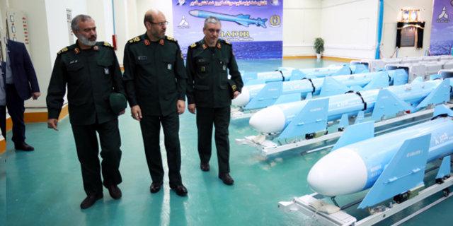 İran yeni füzesi Kadir için seri üretime başladı