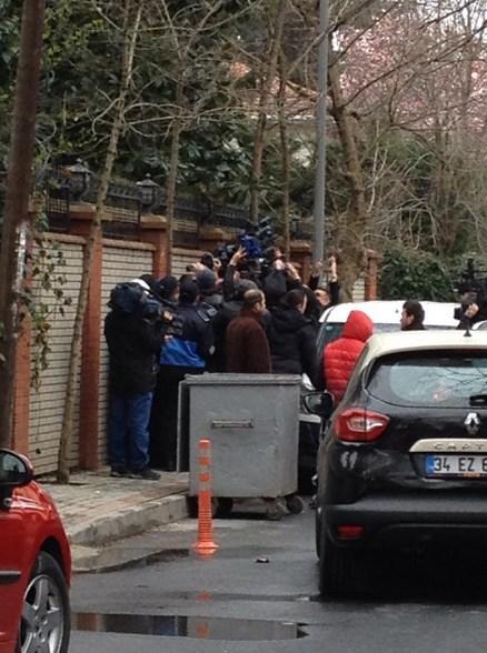 Erol Büyükburç'un cenazesinde helal etmiyoruz gerginliği