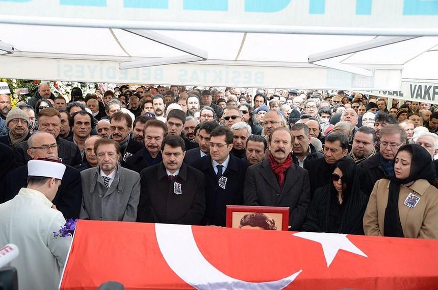 Erol Büyükburç'un cenazesinde helal etmiyoruz gerginliği