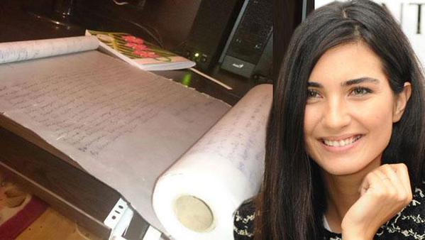Tuba Büyüküstün'ün hayranları 50 metrelik mektup yazdı